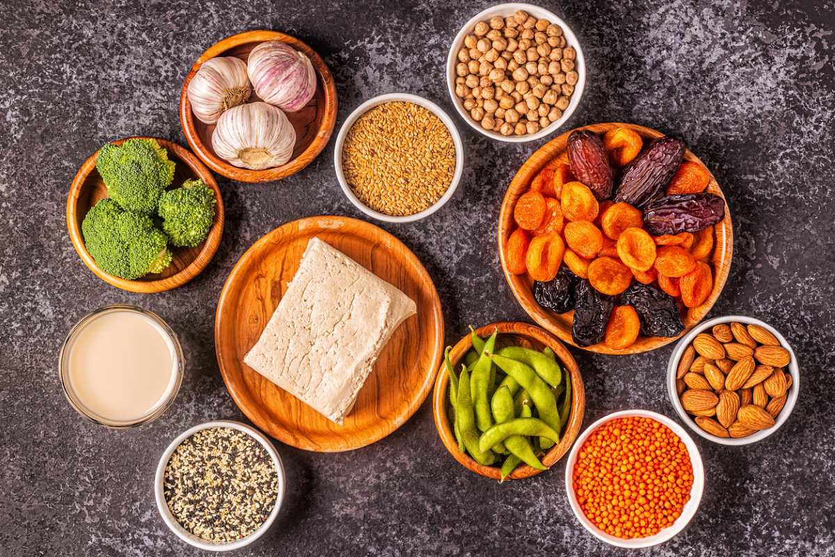 Menopause Diet: Essential Nutrients for Hormonal Balance and Symptom Relief